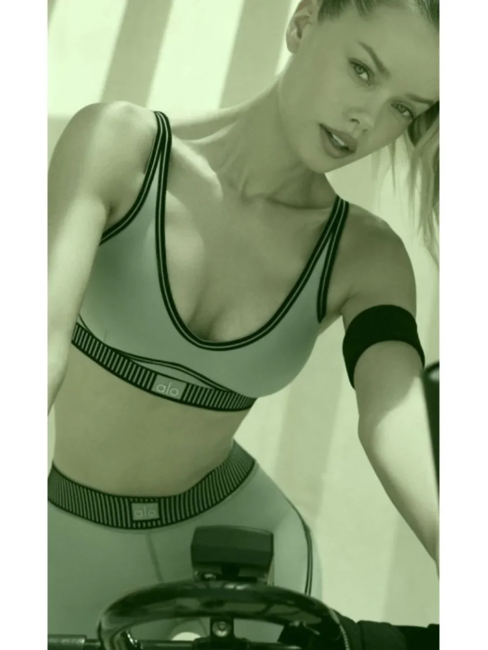 Alo Airlift Line Up Bra Limestone Black Padded Sports Bralette Tank Crop Top XS